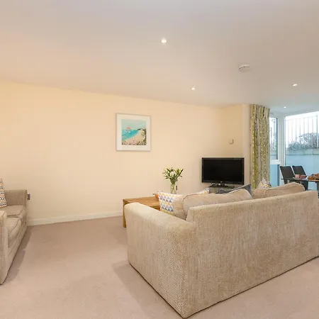 Golden Sands Apartment *